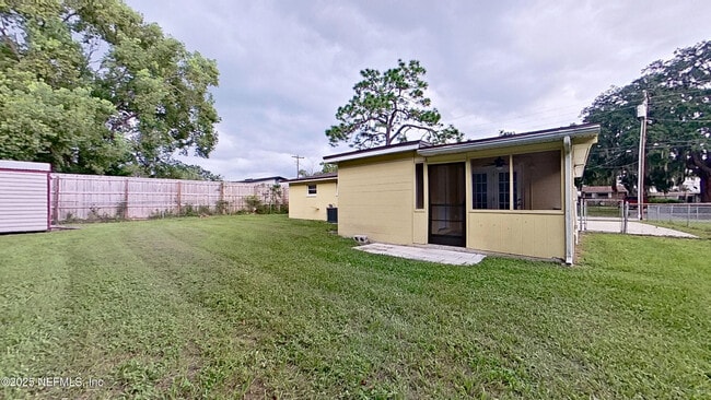 Building Photo - 165 Parkwood Dr W