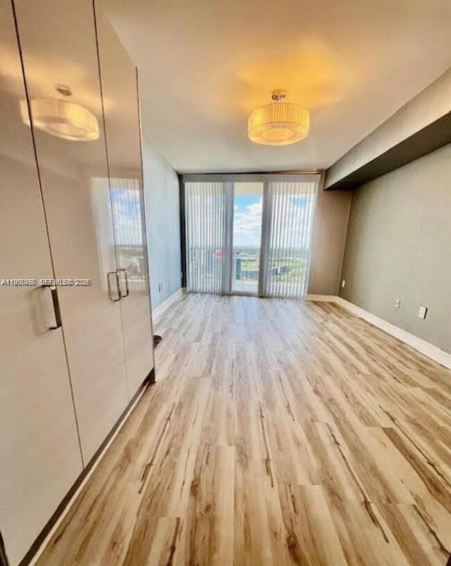 Building Photo - 1850 S Ocean Dr