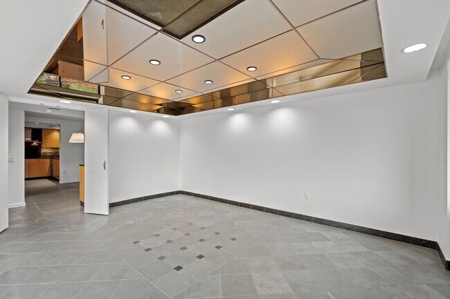 Building Photo - 1015 33rd St NW