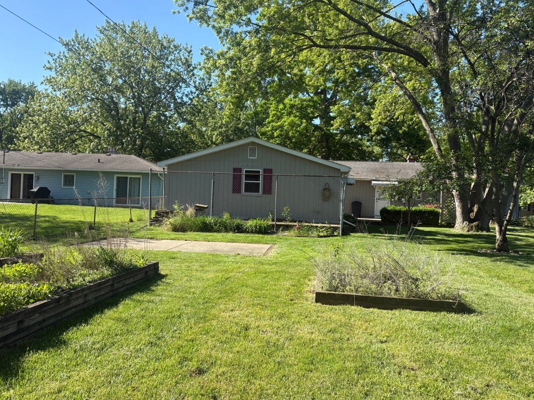 Building Photo - 6284 Woodsdale Dr