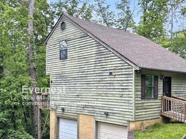 Building Photo - 3307 Pinewood Terrace