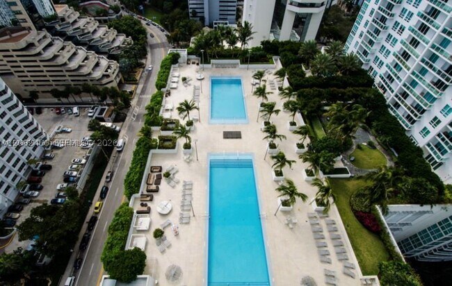 Building Photo - 950 Brickell Bay Dr
