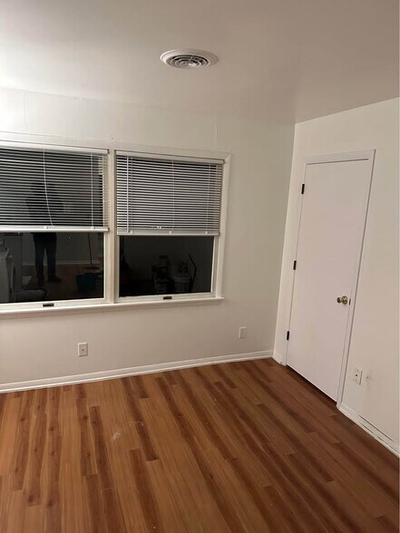 Building Photo - 212 Logan St