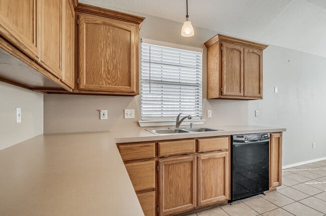 Building Photo - 1717 Briarcreek