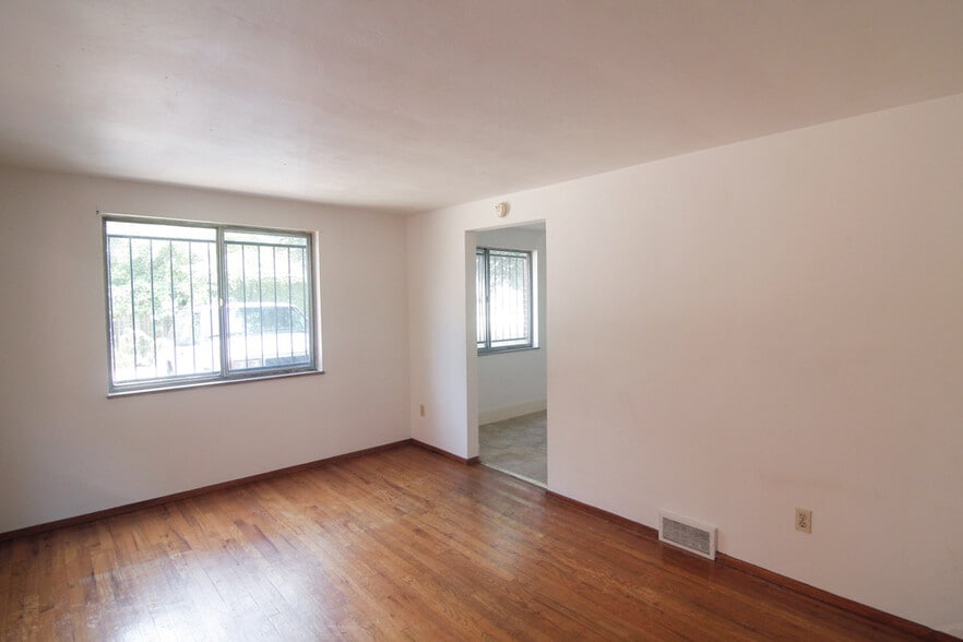 Building Photo - 421 Franklin Ave