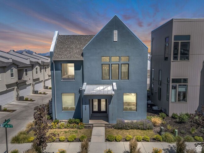 Building Photo - Amazing Executive Home Now Available!