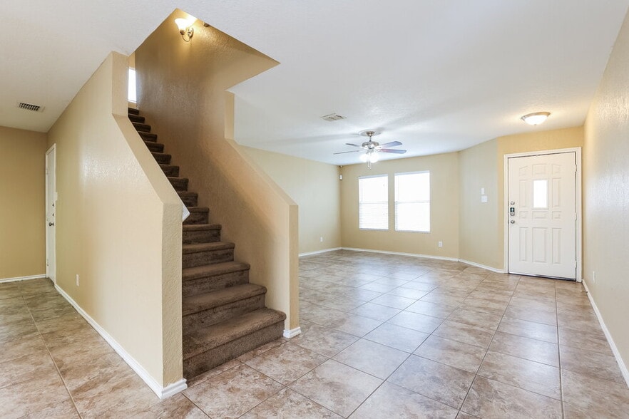 Building Photo - 9726 Amber Ledge