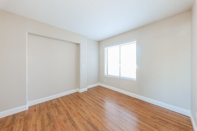 Building Photo - 16255 N 158th Dr