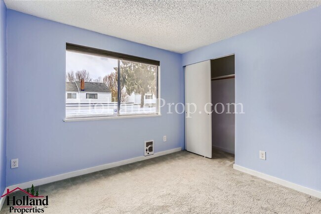 Building Photo - 3 bedroom home in a great location of Beav...