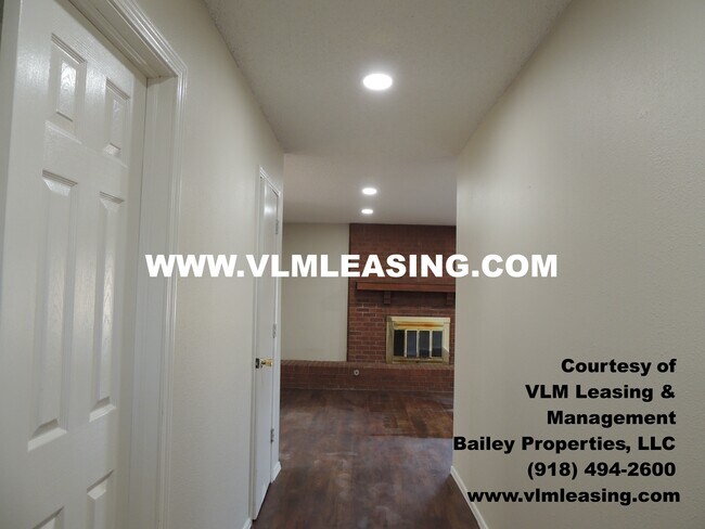 Building Photo - 404 W Vicksburg St