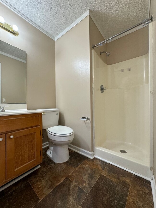 Building Photo - 1620 Hickory Pl