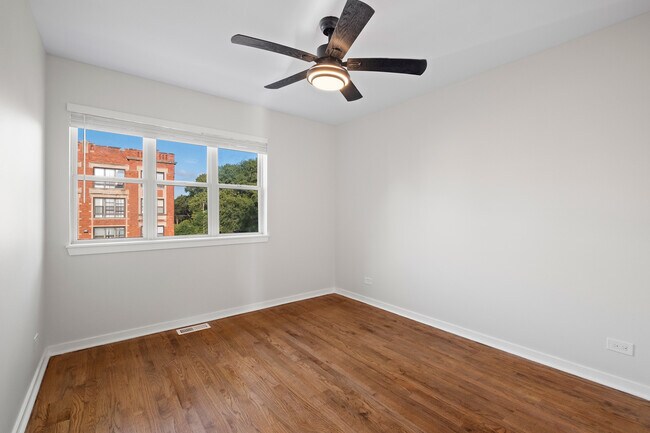 Building Photo - 6449 S Kenwood Ave