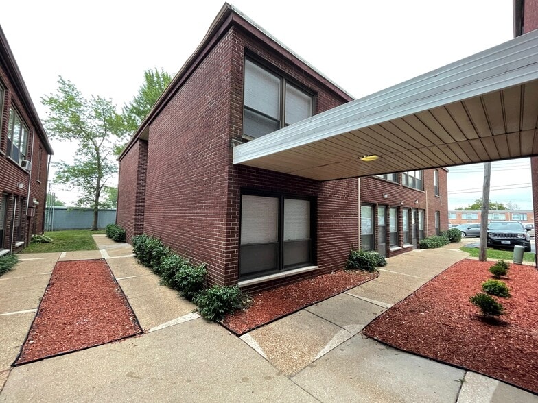 Building Photo - Morganford Plaza Apartments