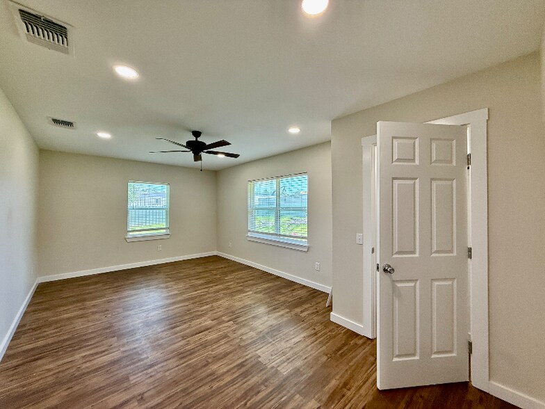 Building Photo - 3906 US-69