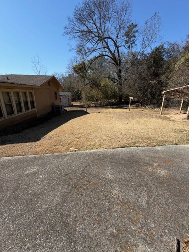 Building Photo - Charming 3 Bed, 2 Bath Warner Robins Home!
