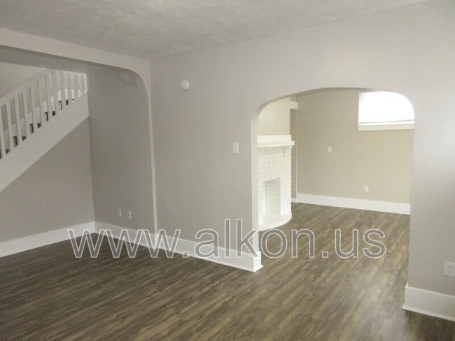 Building Photo - 302 W Virginia Ave