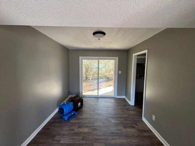 Building Photo - 1904 Lyle Dr