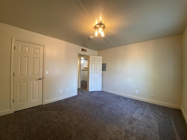 Building Photo - 2909 Huntington Blvd