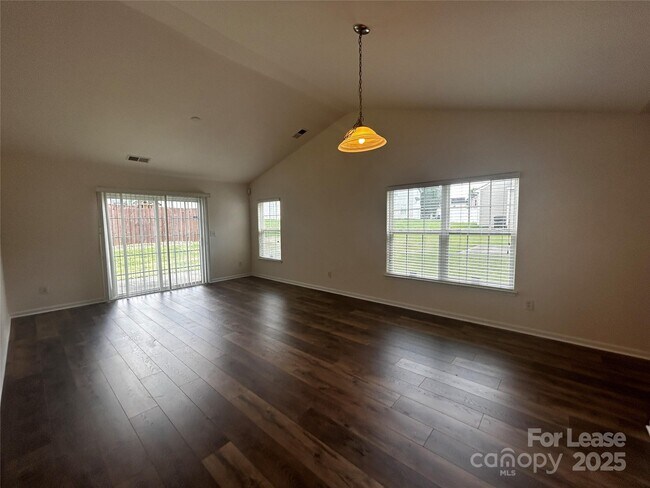 Building Photo - 908 Swearngan Ridge Ct