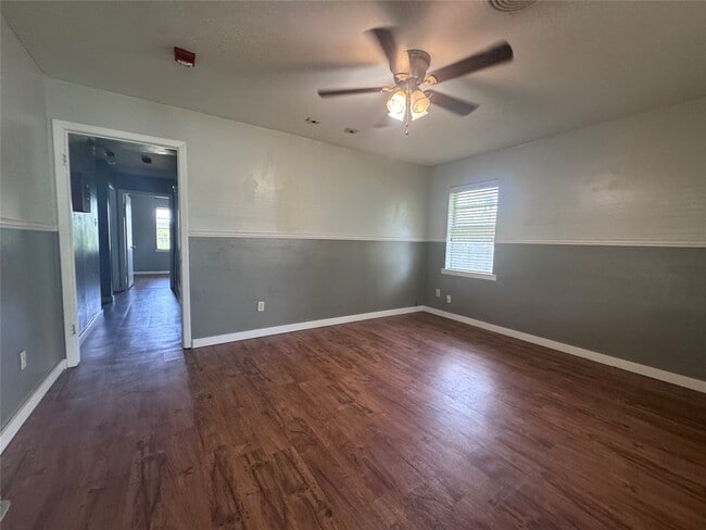 Building Photo - 802 Hillside Dr