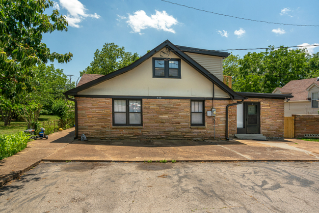 Building Photo - 600 Larkin Springs Rd