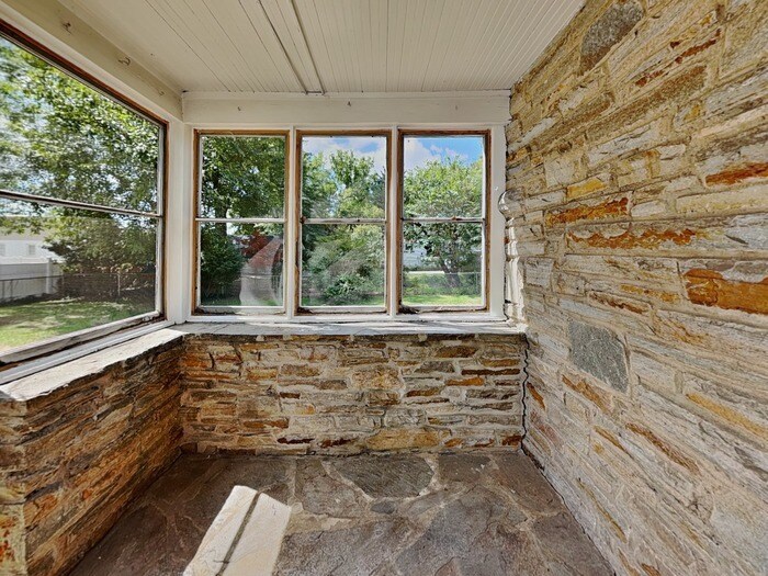 Building Photo - 3609 Kenmar Rd