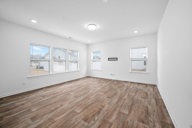 Building Photo - Spacious 4-Bedroom Rental in Desirable Arl...