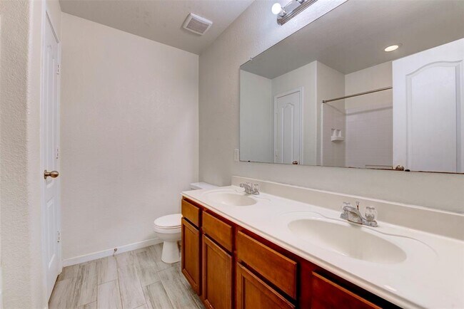 Building Photo - 7906 Yaupon View Dr