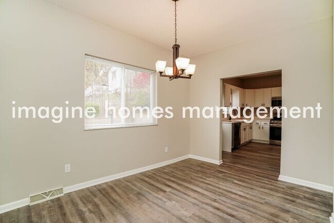 Building Photo - Spacious 3 Bed 2 Bath in McKees Rocks