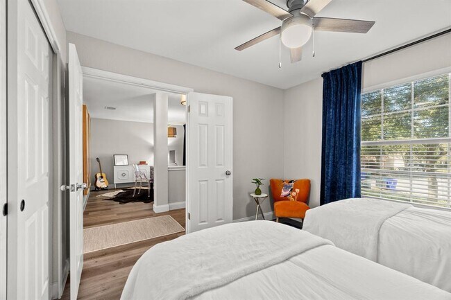 Building Photo - 1506 Woodstone S