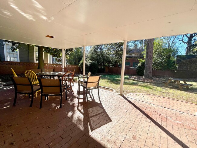 Building Photo - 414 Pittsboro St