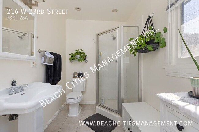 Building Photo - 216 W 23rd St