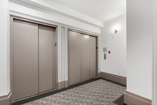 Building Photo - 531 S Gay St