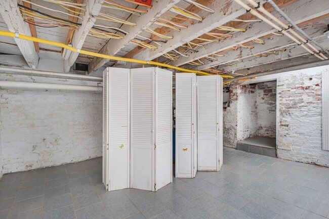 Building Photo - 1109 Caroline St