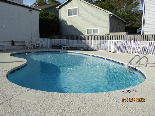 Building Photo - 2204 Perrin Dr