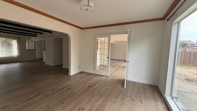 Building Photo - 1081 Holly St