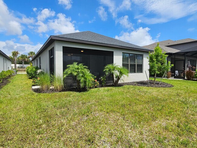 Building Photo - Annual Furnished or Seasonal Short-Term 4 Bedroom 2.5 Bathroom Home in Palmero!