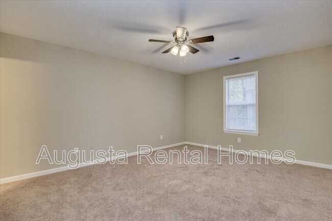 Building Photo - 108 Kelly Dr