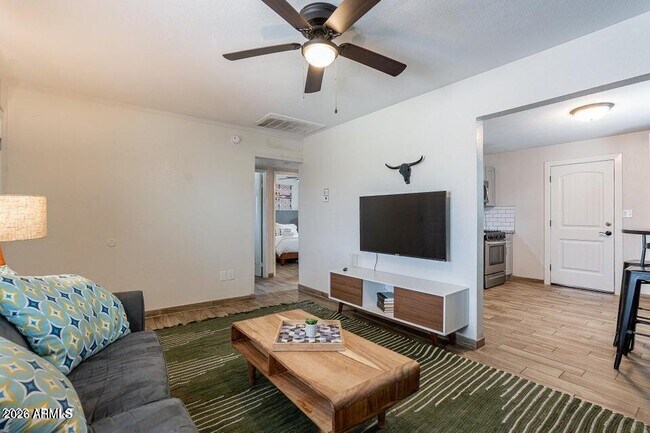Building Photo - 1156 E Tempe Dr