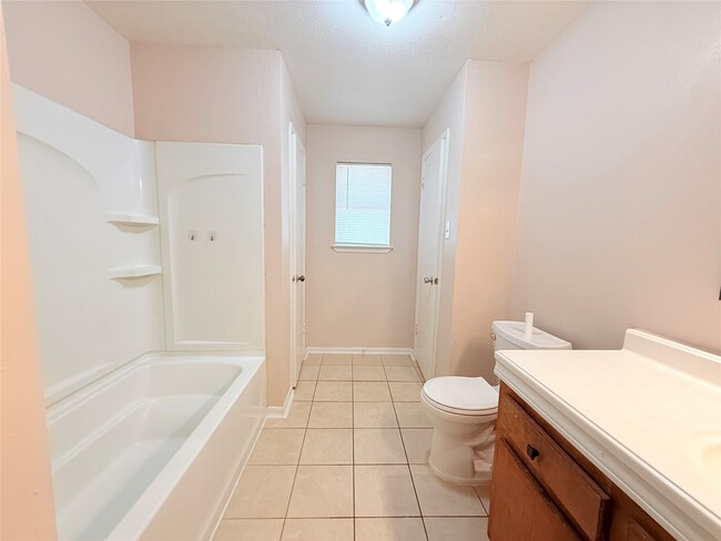 Building Photo - 208 Laurie Ln