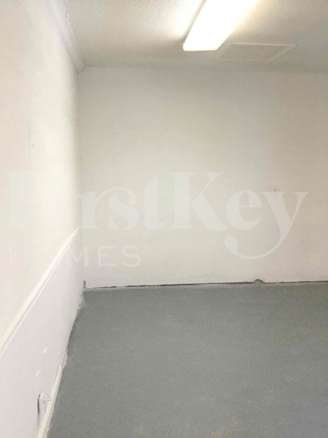 Building Photo - 5800 Old Meadow Rd