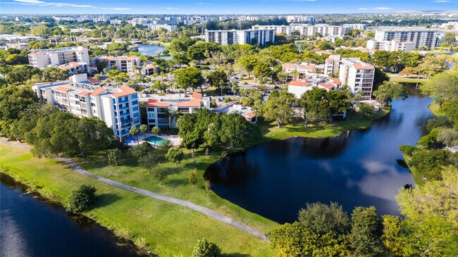 Building Photo - 2312 S Cypress Bend Dr