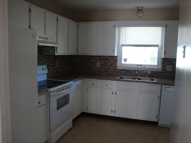 Building Photo - 2208 Patriot Dr