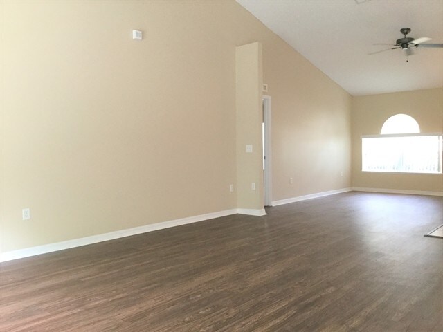 Building Photo - 1959 Alambra Cir