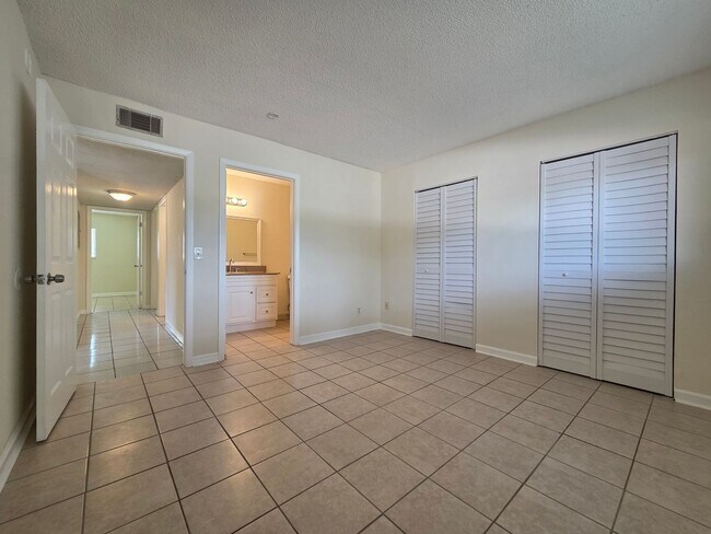 Building Photo - 605 Northlake Blvd