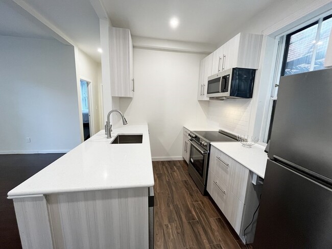 Building Photo - 2A Wellington St