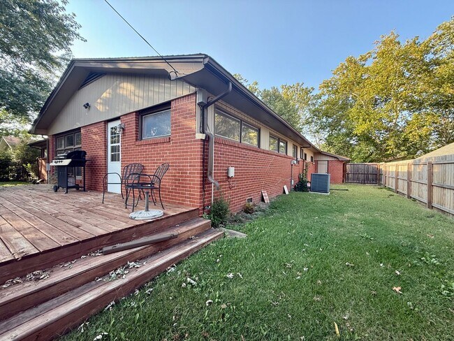 Building Photo - 6419 E Claytonia St