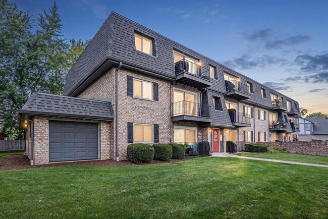 Building Photo - 900 S Plum Grove Rd