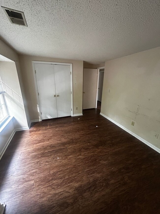 Building Photo - Freshly Renovated 3BR Condo Steps from UNC...