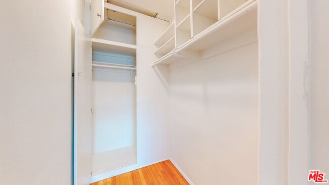 Building Photo - 11284 Montana Ave